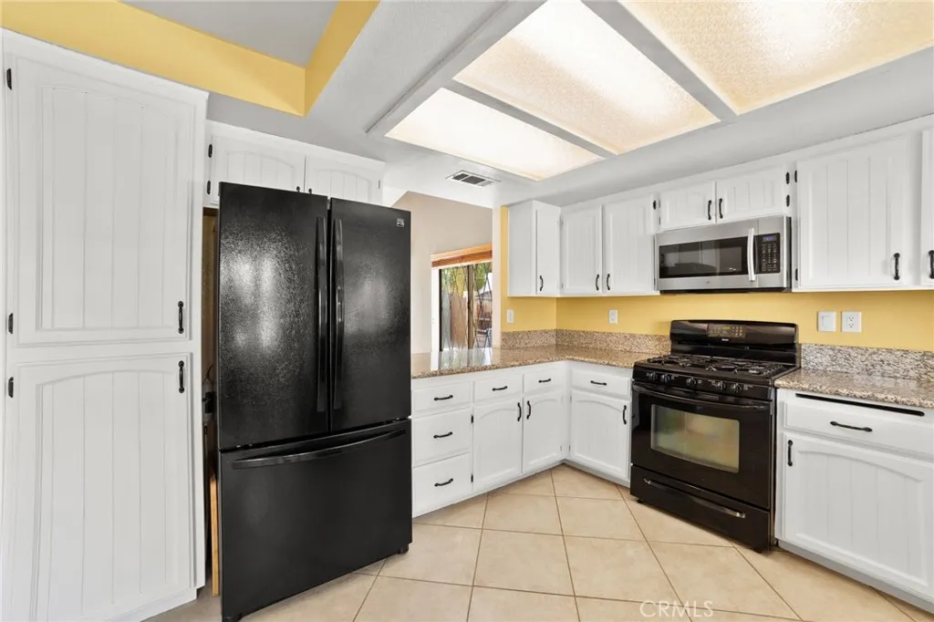 17800 Rancho Bonita Road, Victorville, California 92395 home-pic-10