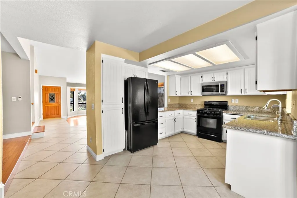 17800 Rancho Bonita Road, Victorville, California 92395 home-pic-11