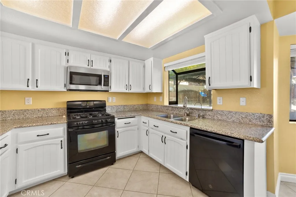 17800 Rancho Bonita Road, Victorville, California 92395 home-pic-8