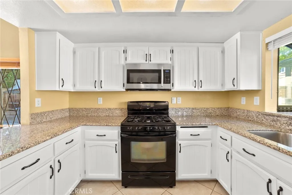 17800 Rancho Bonita Road, Victorville, California 92395 home-pic-9