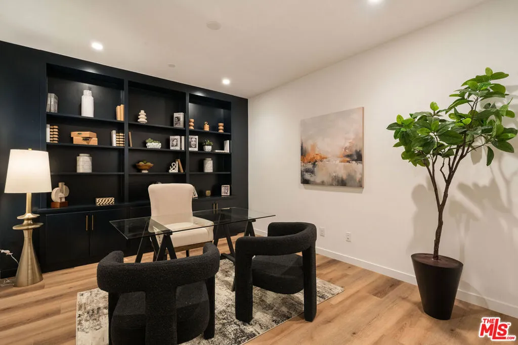3851 N Riley Lane, Los Angeles, California 90065 home-pic-16