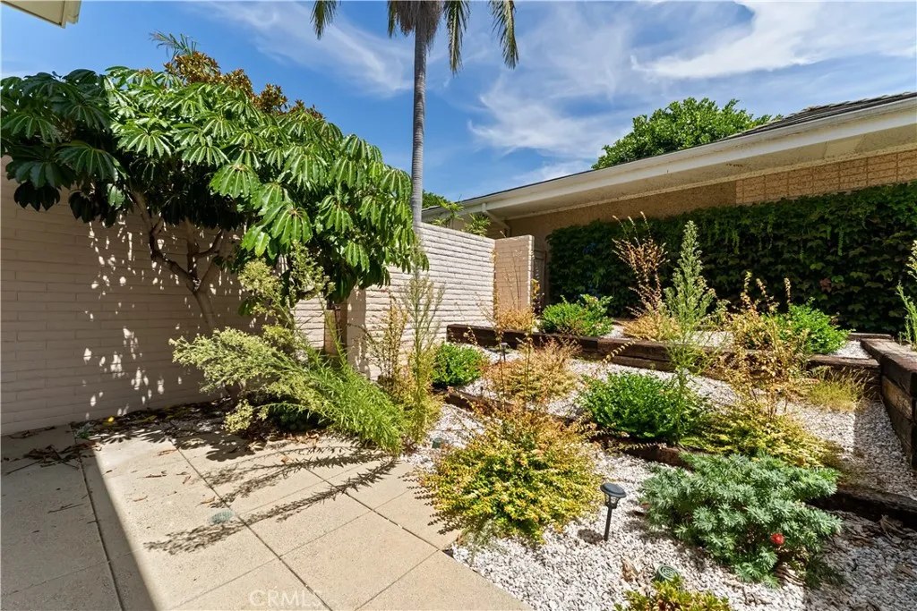 1117 Granville Drive, Newport Beach, California 92660 home-pic-1