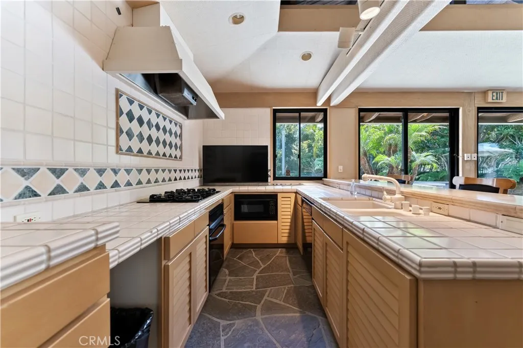 1117 Granville Drive, Newport Beach, California 92660 home-pic-42