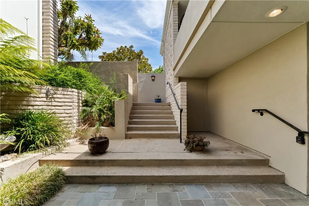 1117 Granville Drive, Newport Beach, California 92660 home-pic-28