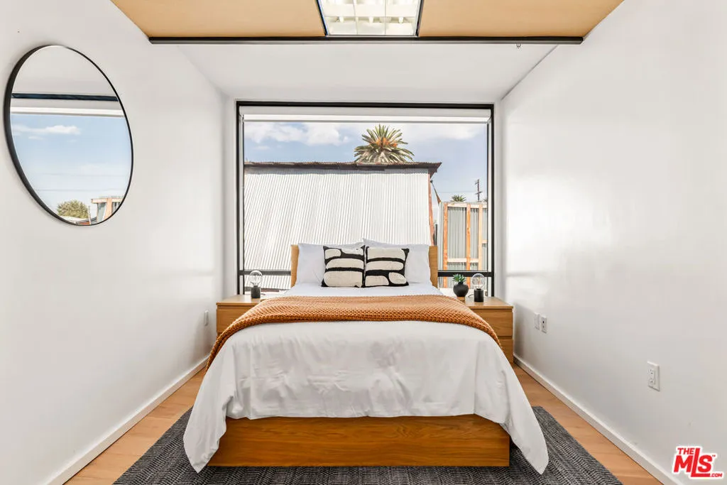 700 Main Street 15, Venice, California 90291 home-pic-23