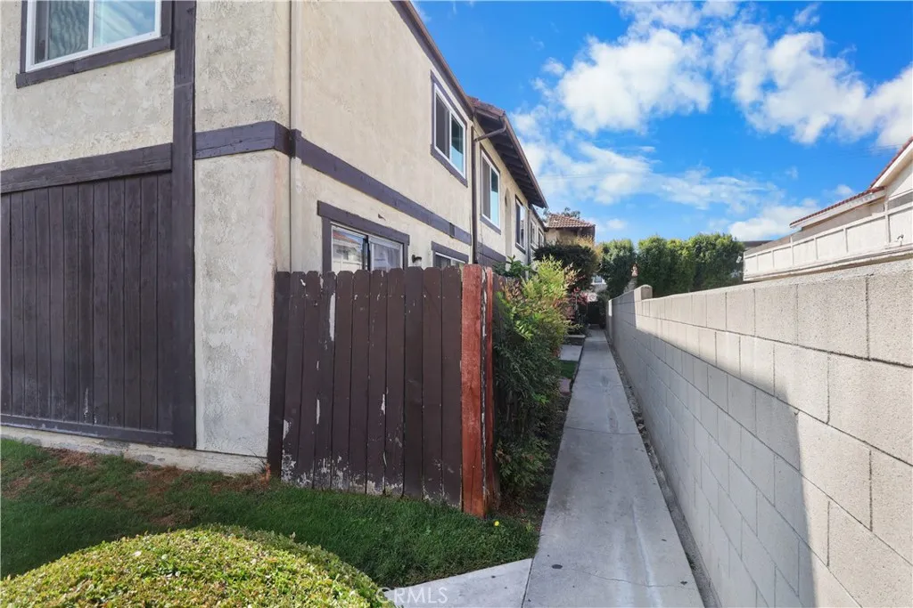 21913 Belshire Ave 16, Hawaiian Gardens, California 90716 home-pic-21