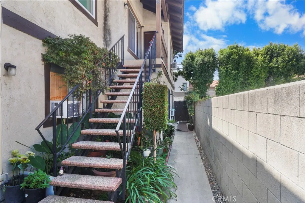 21913 Belshire Ave 16, Hawaiian Gardens, California 90716 home-pic-3