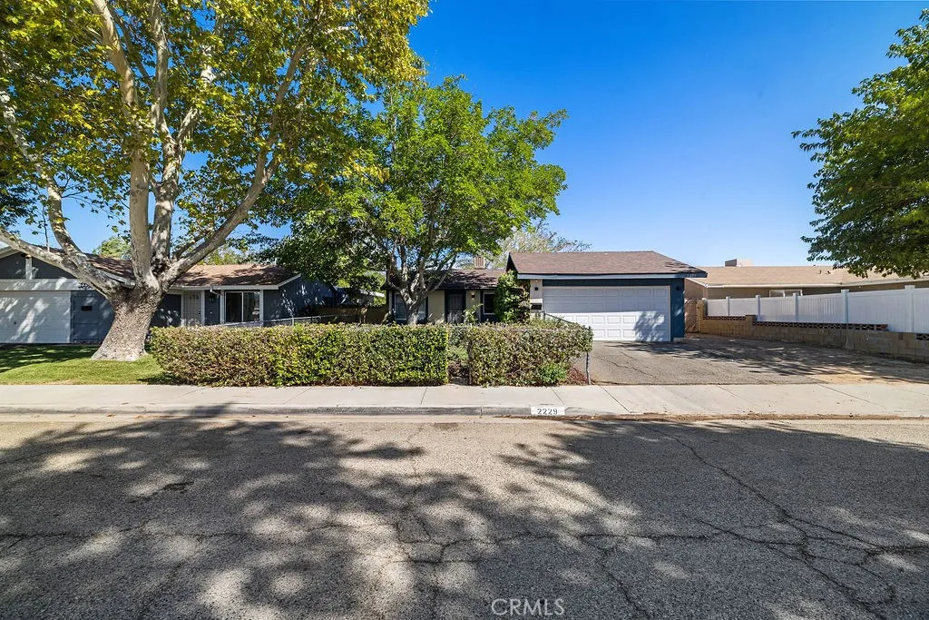 2229 W Avenue K14, Lancaster, California 93536 home-pic-10