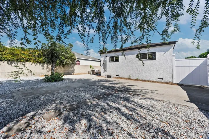 13661 Earnshaw Avenue, Downey, California 90242