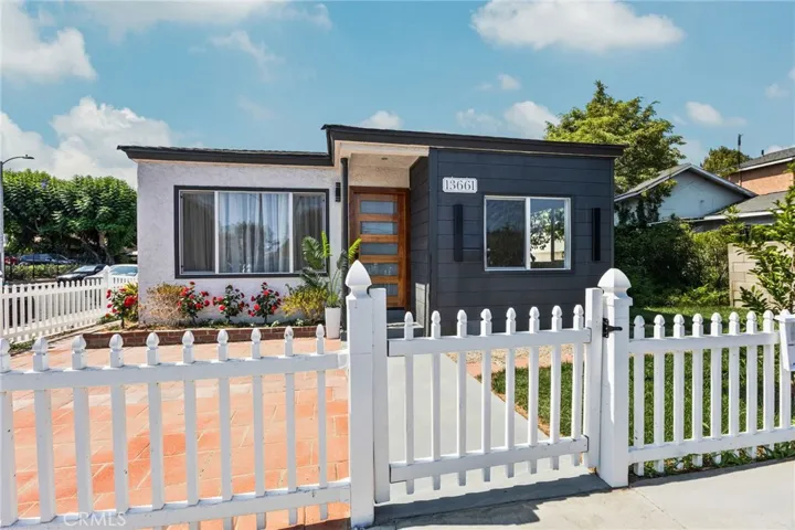 13661 Earnshaw Avenue, Downey, California 90242