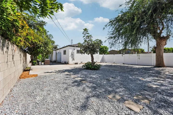 13661 Earnshaw Avenue, Downey, California 90242