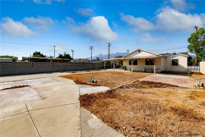 14935 Hibiscus Avenue, Fontana, California 92335