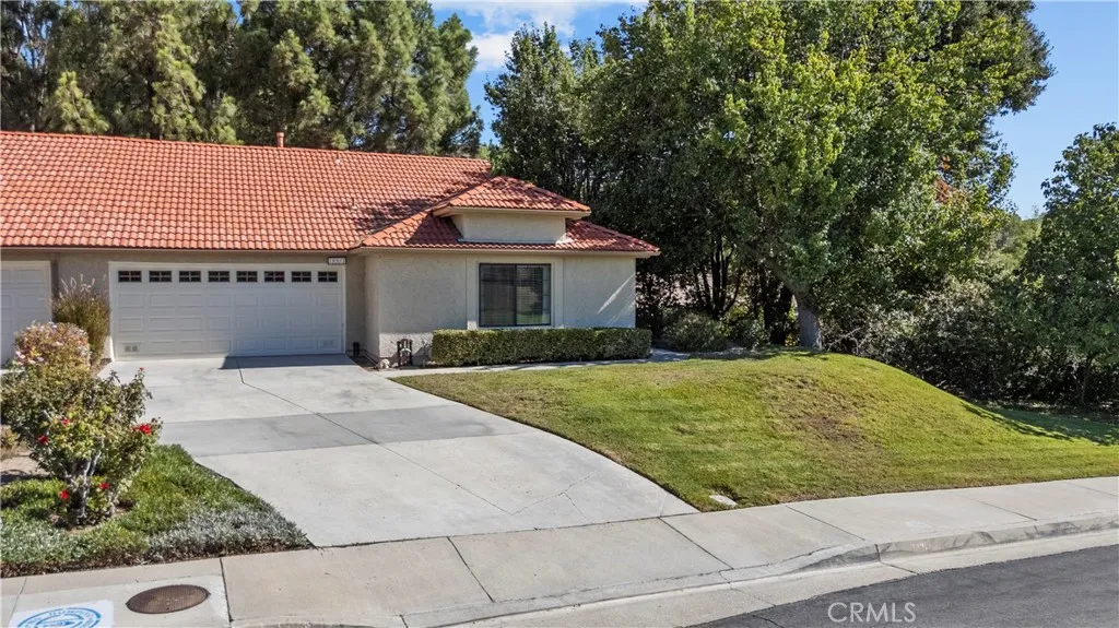 19915 Avenue Of The Oaks, Newhall, California 91321 home-pic-33