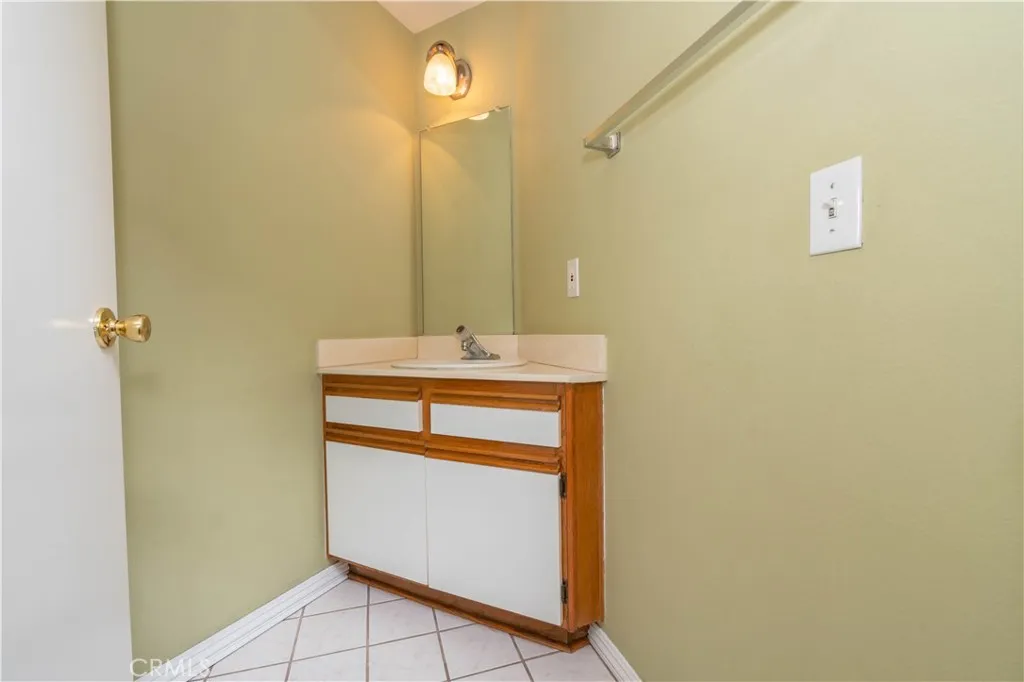 11377 Osborne Place 34, Sylmar, California 91342 home-pic-5