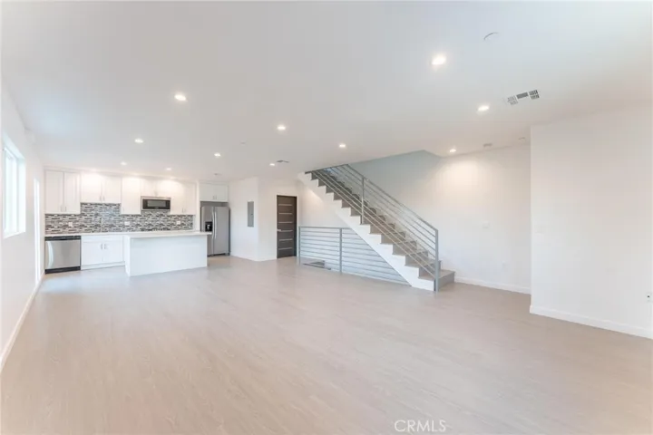 6845 Haskell Avenue, Lake Balboa, California 91406