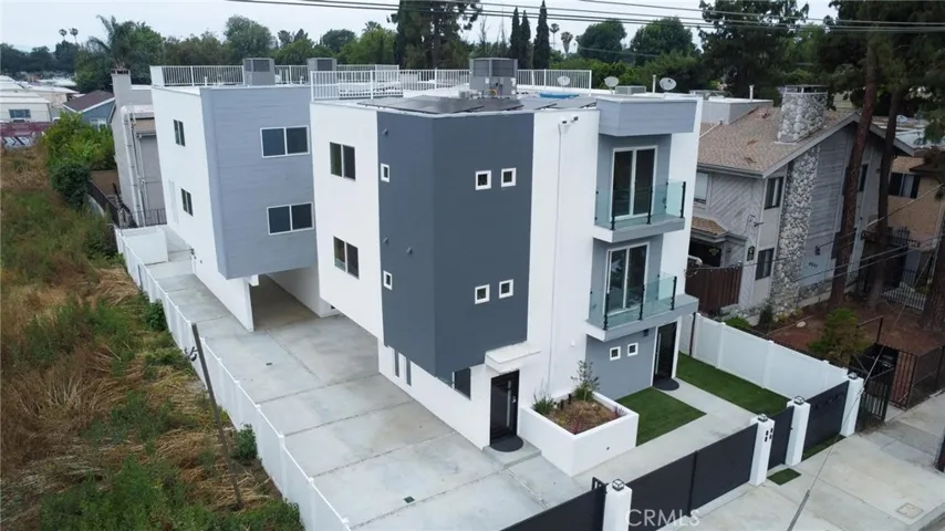 6845 Haskell Avenue, Lake Balboa, California 91406