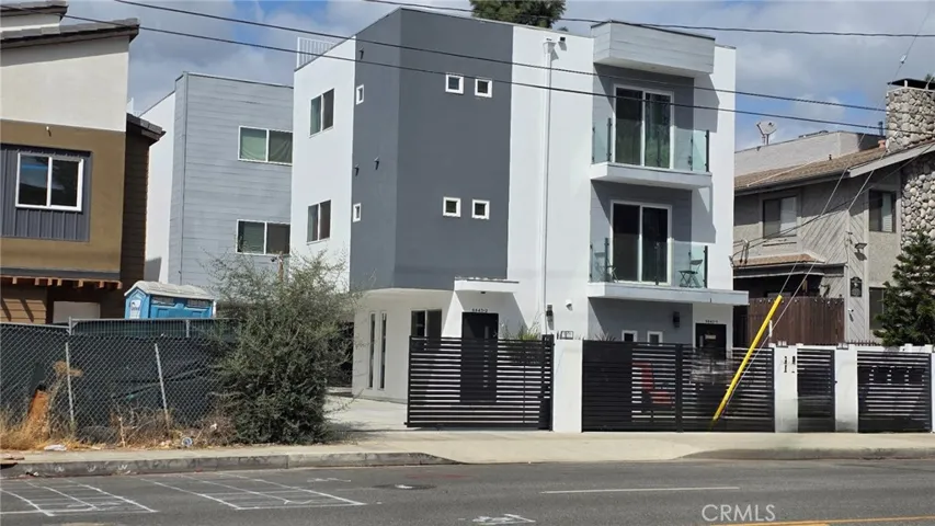 6845 Haskell Avenue, Lake Balboa, California 91406