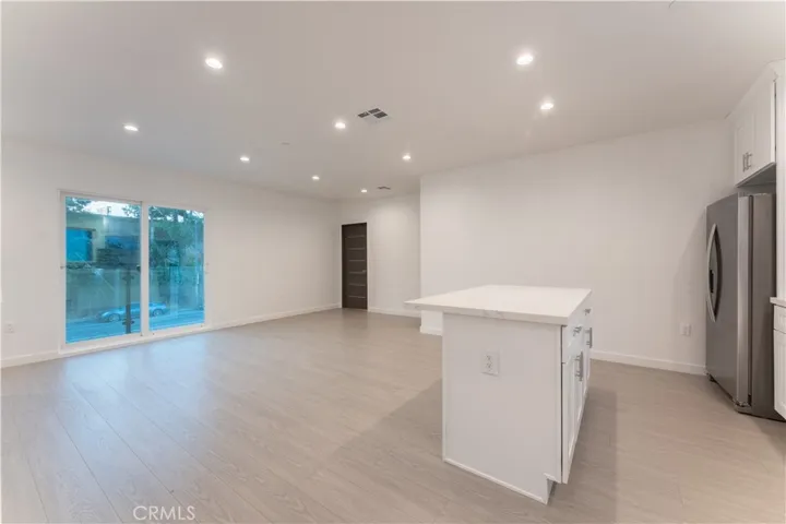6845 Haskell Avenue, Lake Balboa, California 91406