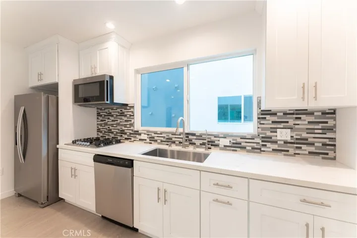 6845 Haskell Avenue, Lake Balboa, California 91406