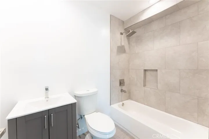6845 Haskell Avenue, Lake Balboa, California 91406