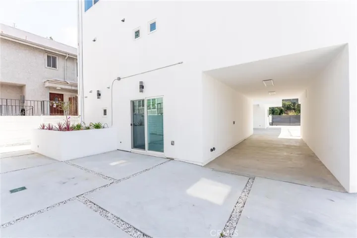 6845 Haskell Avenue, Lake Balboa, California 91406