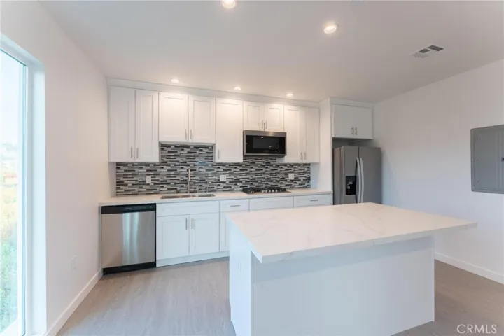 6845 Haskell Avenue, Lake Balboa, California 91406