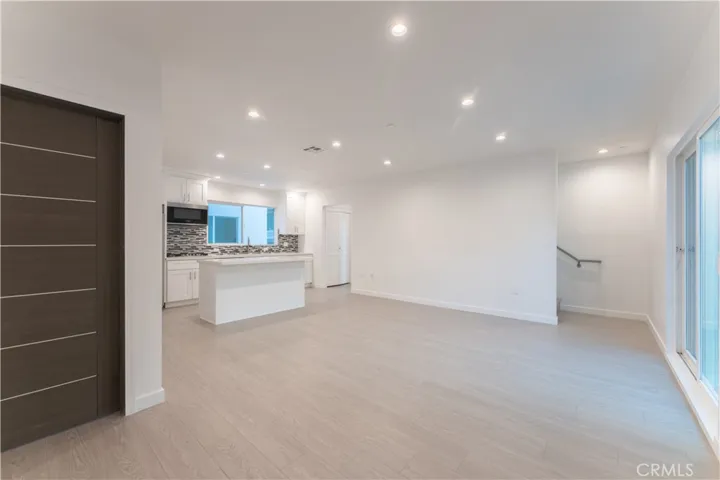 6845 Haskell Avenue, Lake Balboa, California 91406