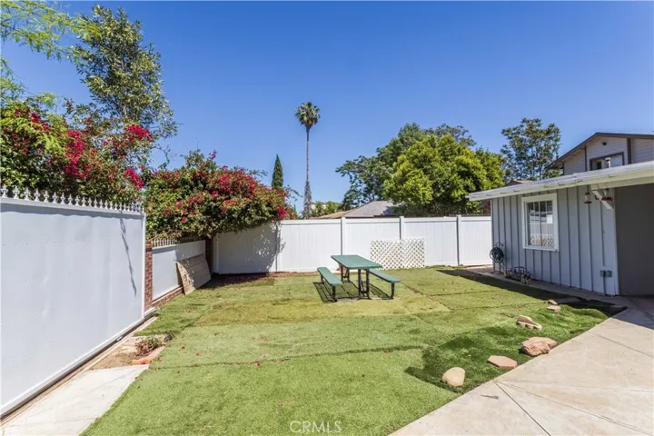 22152 Schoolcraft Street, Canoga Park, California 91303