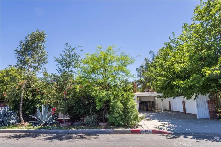 22152 Schoolcraft Street, Canoga Park, California 91303