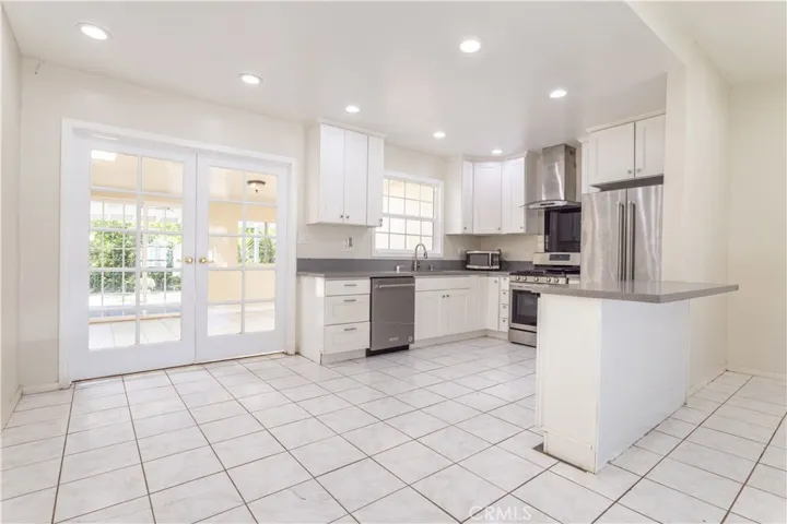 22152 Schoolcraft Street, Canoga Park, California 91303