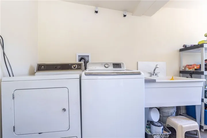 22152 Schoolcraft Street, Canoga Park, California 91303