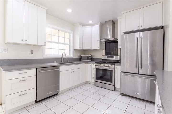 22152 Schoolcraft Street, Canoga Park, California 91303
