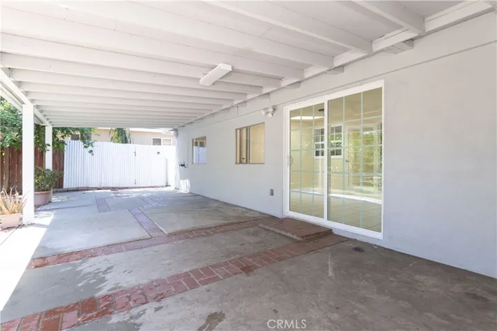 22152 Schoolcraft Street, Canoga Park, California 91303