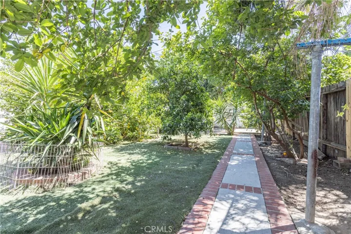 22152 Schoolcraft Street, Canoga Park, California 91303