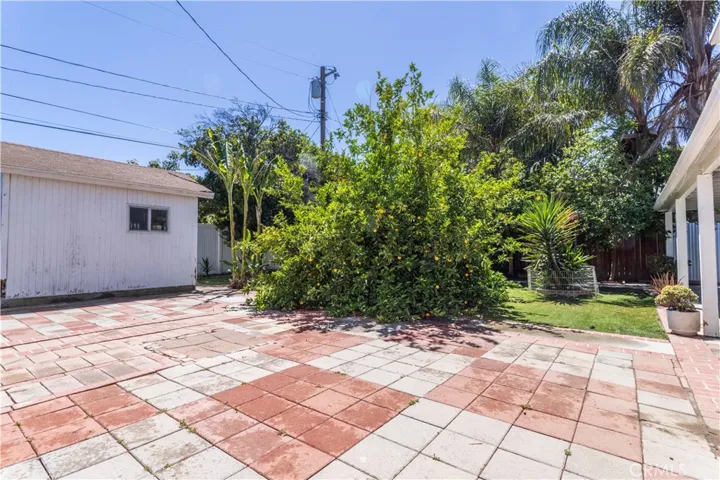 22152 Schoolcraft Street, Canoga Park, California 91303
