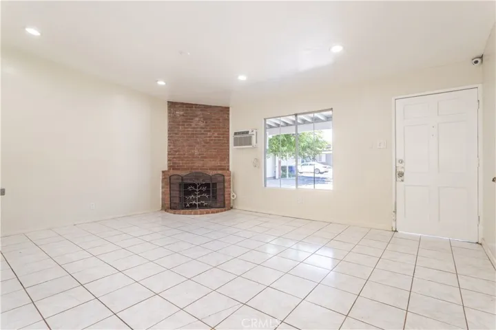 22152 Schoolcraft Street, Canoga Park, California 91303