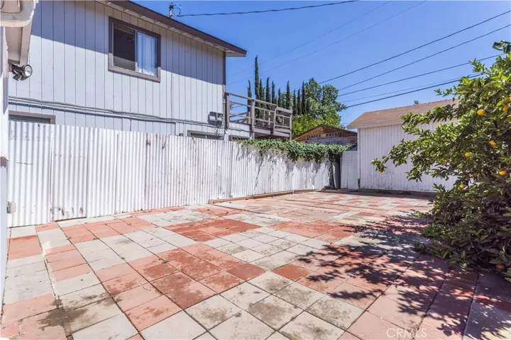 22152 Schoolcraft Street, Canoga Park, California 91303