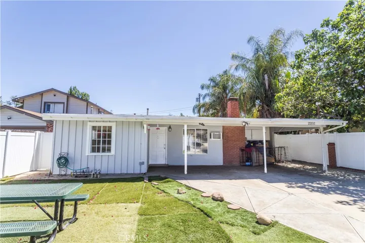 22152 Schoolcraft Street, Canoga Park, California 91303