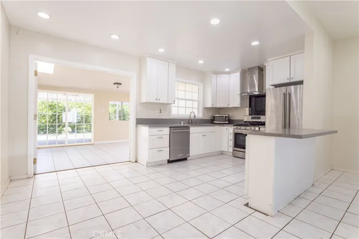 22152 Schoolcraft Street, Canoga Park, California 91303