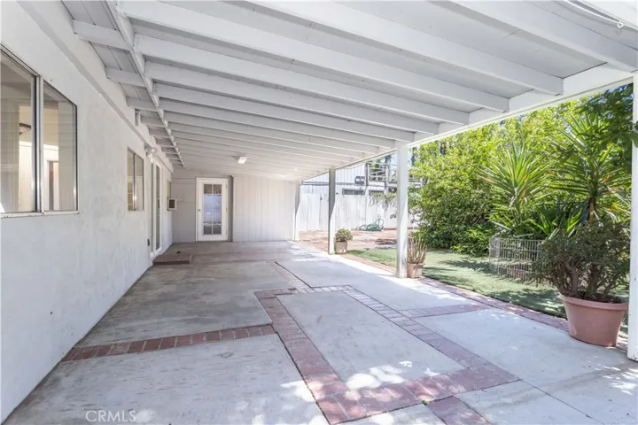 22152 Schoolcraft Street, Canoga Park, California 91303