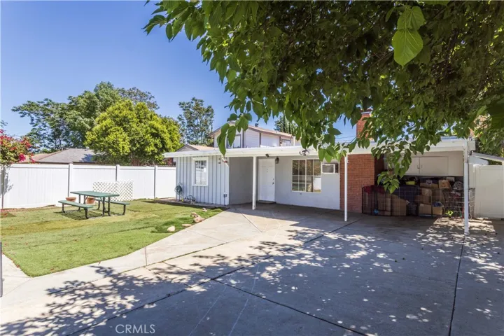 22152 Schoolcraft Street, Canoga Park, California 91303