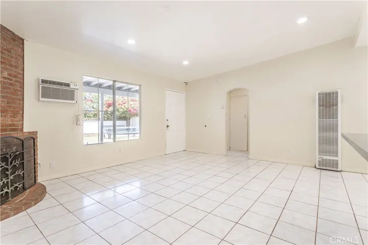 22152 Schoolcraft Street, Canoga Park, California 91303