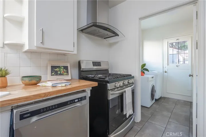 Free-standing gas stove