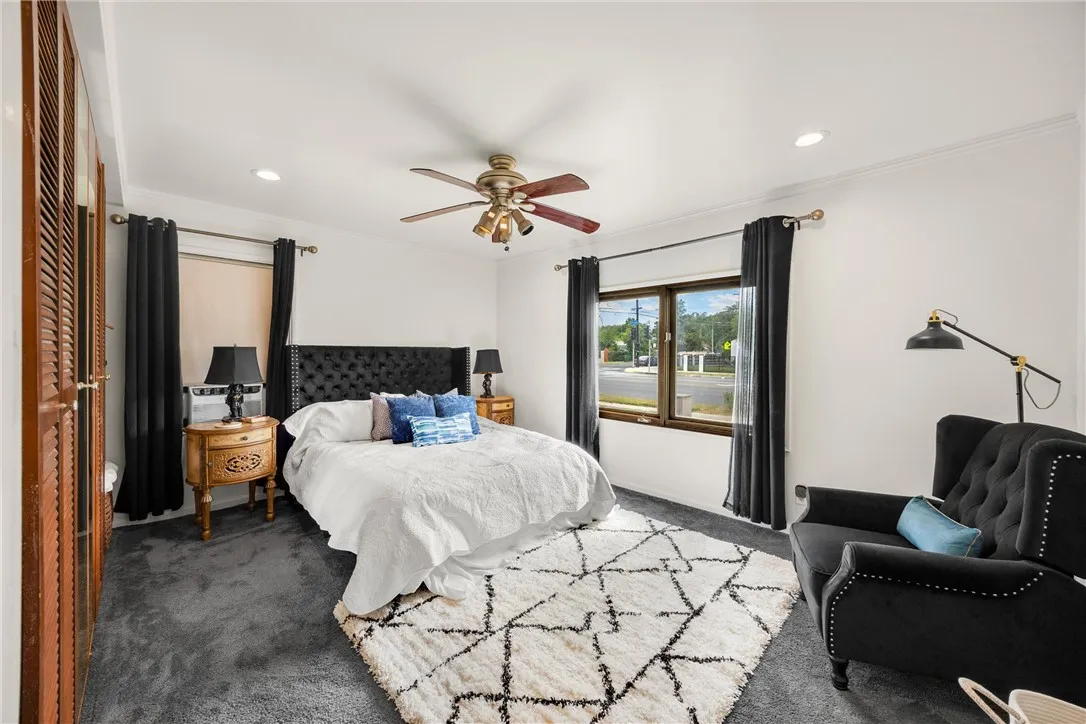 6957 Lindley Avenue, Reseda, California 91335 home-pic-14