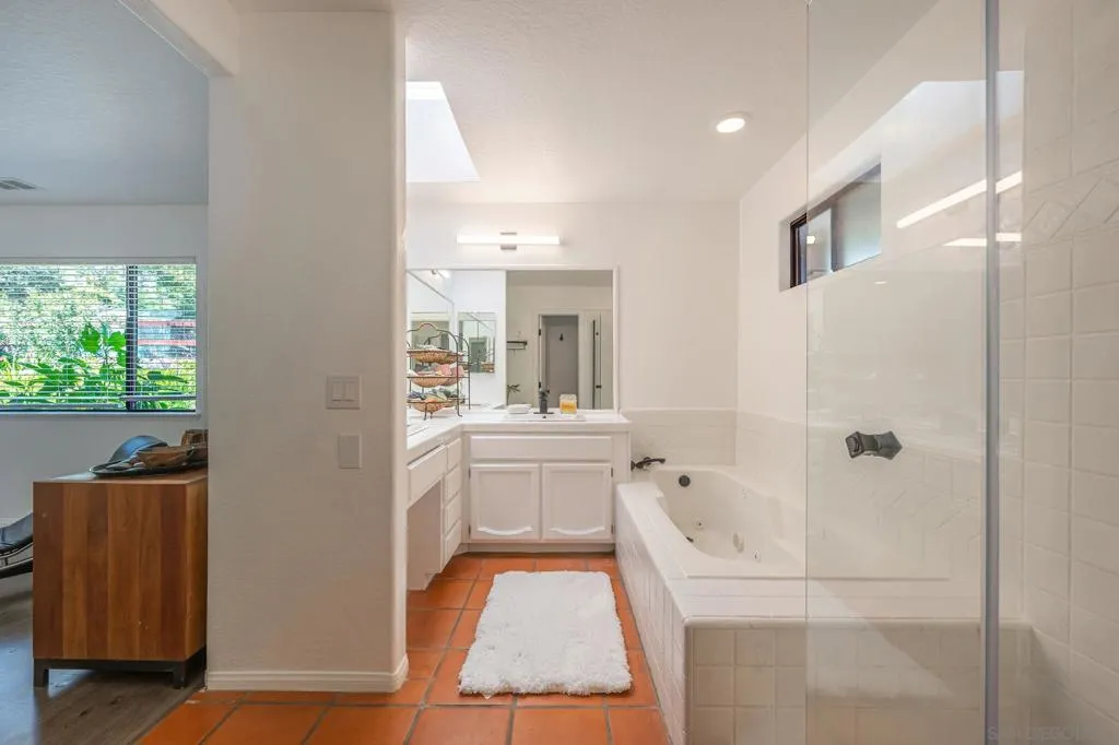 1761 Winterwarm Dr, Fallbrook, California 92028 home-pic-21