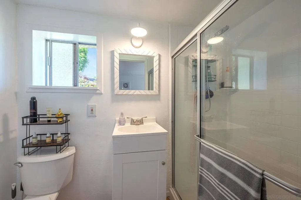 1761 Winterwarm Dr, Fallbrook, California 92028 home-pic-37