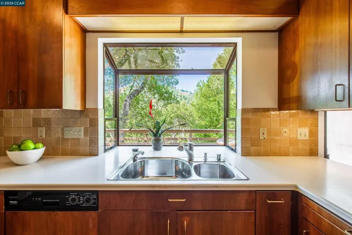 1275 Panorama Drive, Lafayette, California 94549