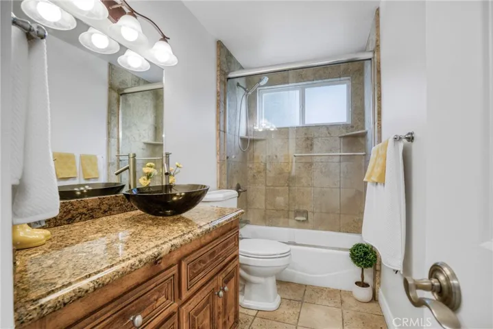 Main floor full bath