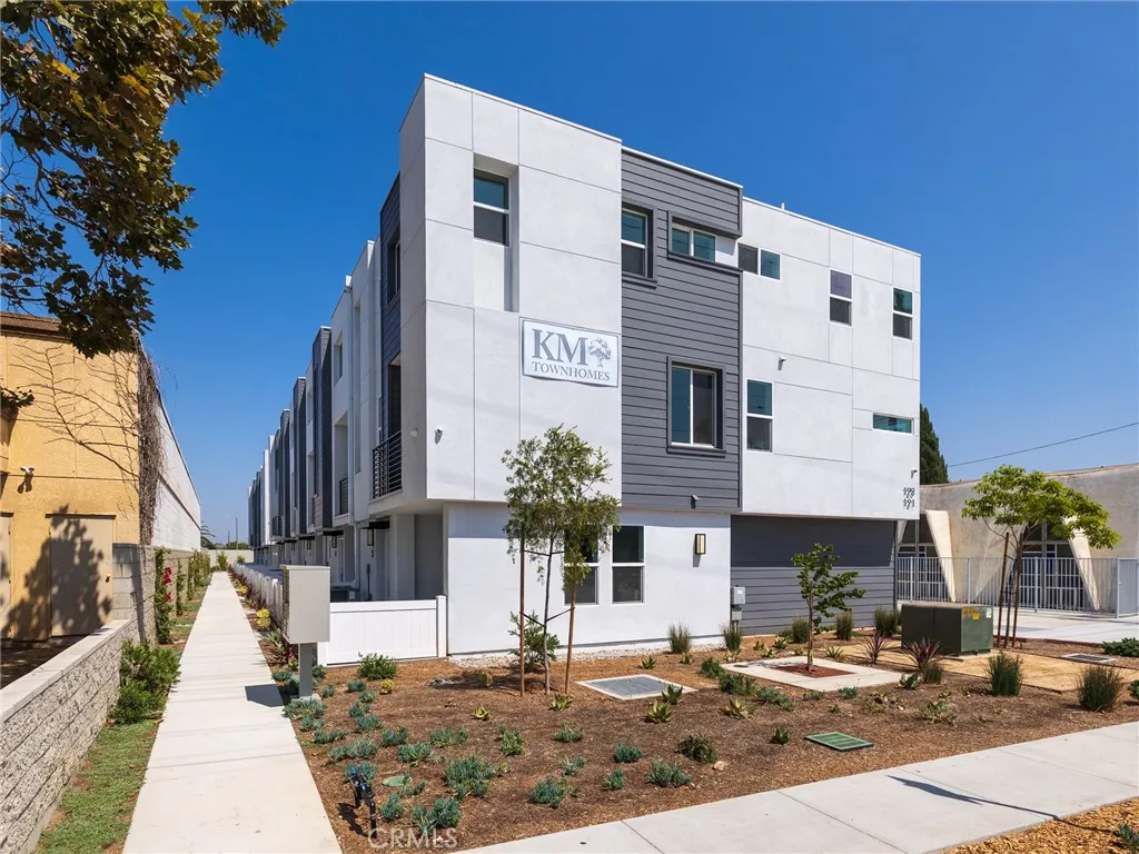 121 E 223rd Street 3, Carson, California 90745 home-pic-0