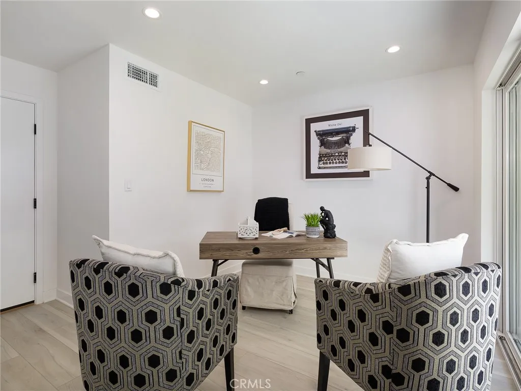 121 E 223rd Street 3, Carson, California 90745 home-pic-21